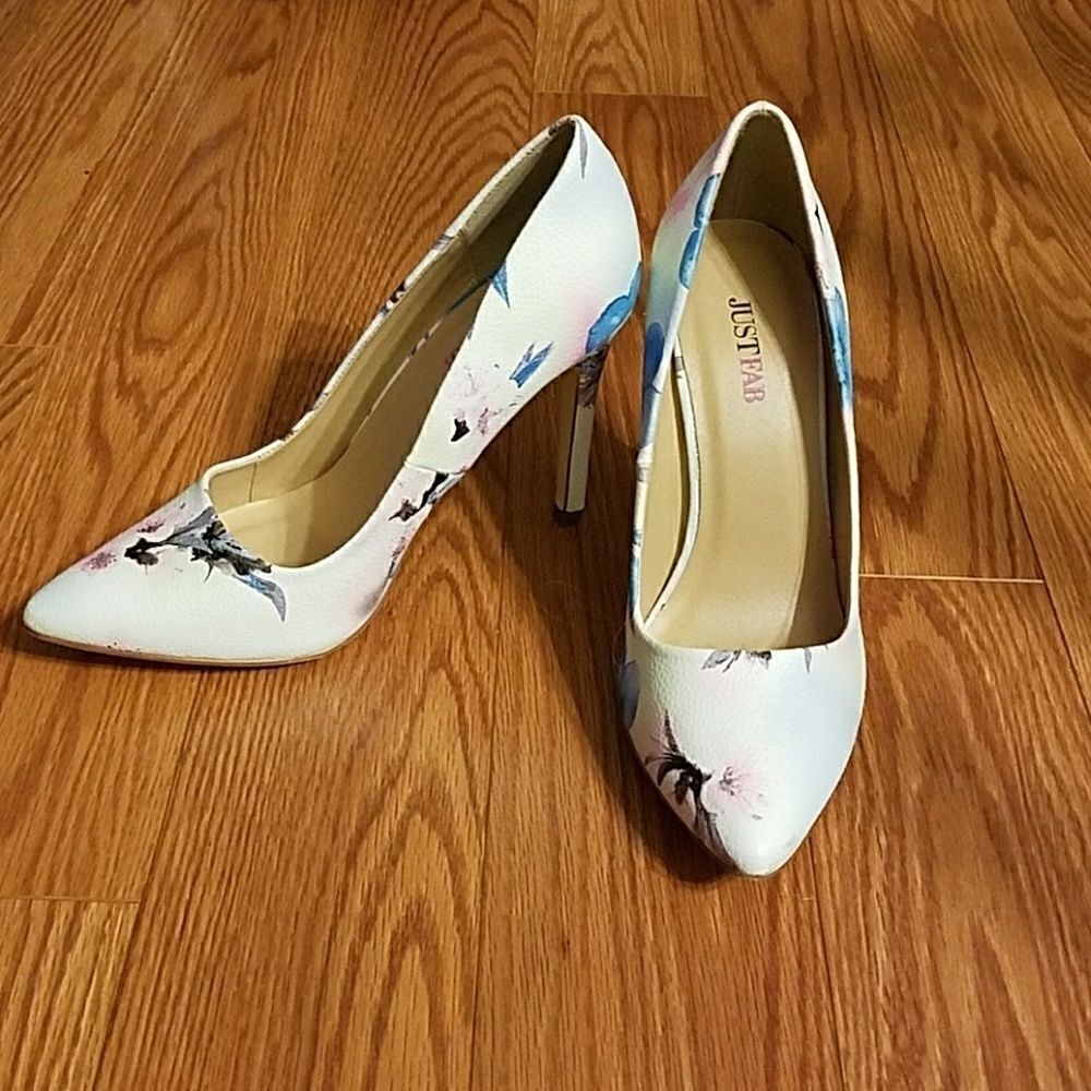 JustFab Mickey heel floral shoes Sz. 7.5 NWOB